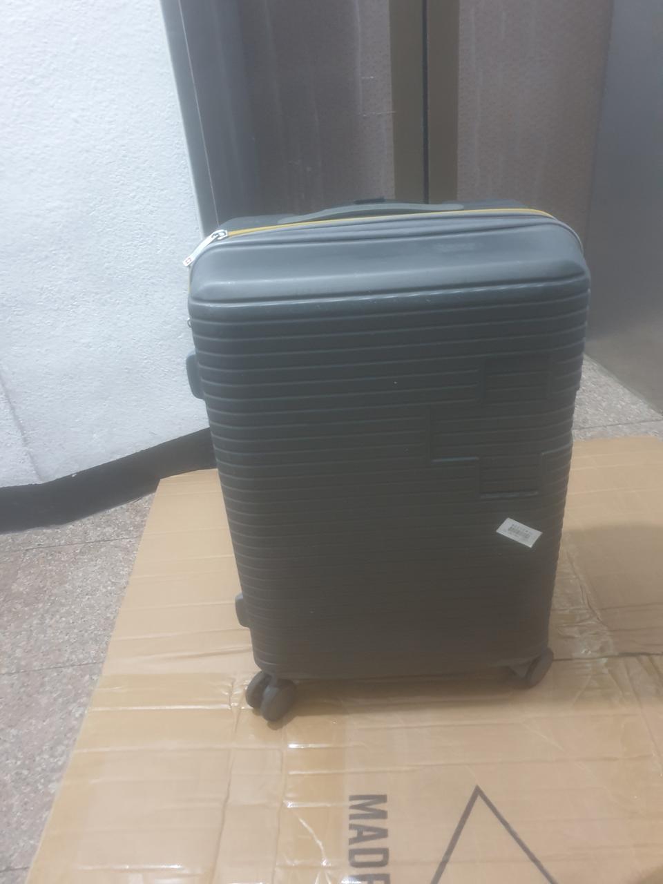 스위스 밀리터리 24인치 캐리어 팝니다