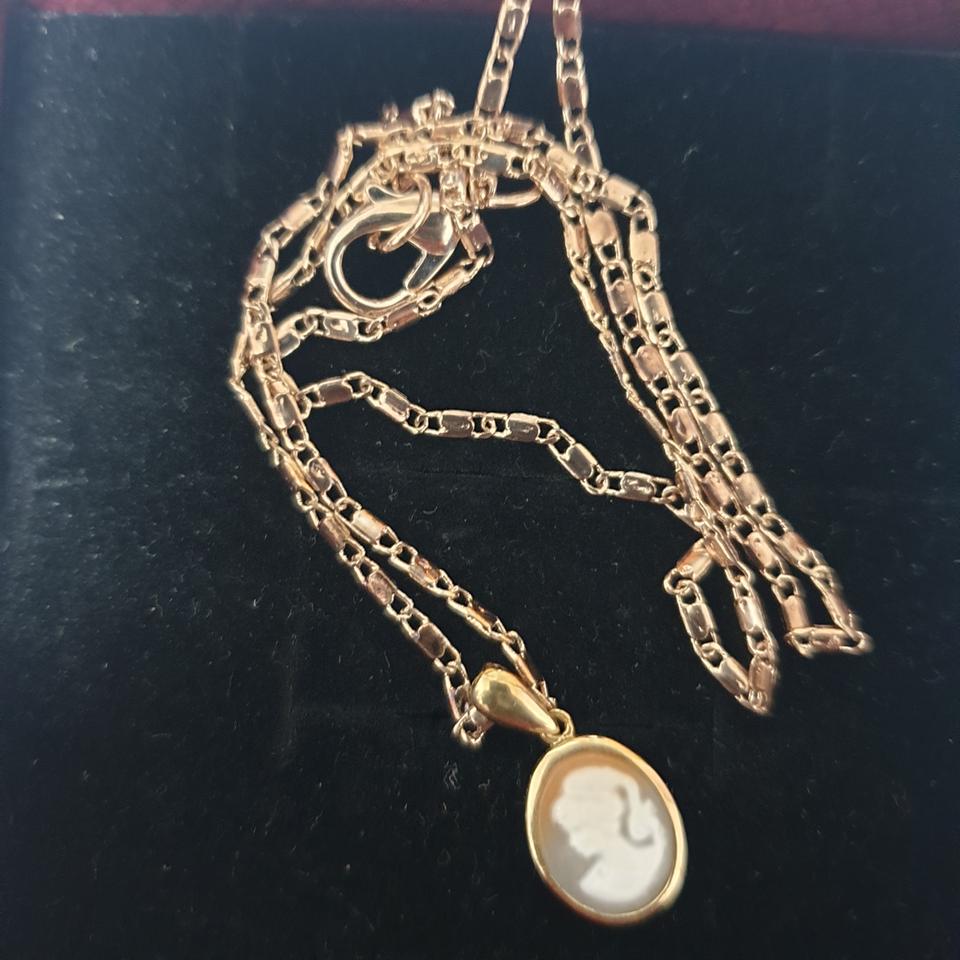 14k까메오팬던트팔아요.전체14k에요줄은않이시고.팬던트만14k에요