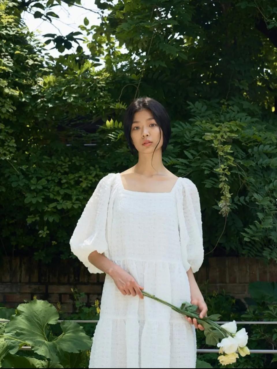 kume 아리아 퍼프 슬리브 드레스