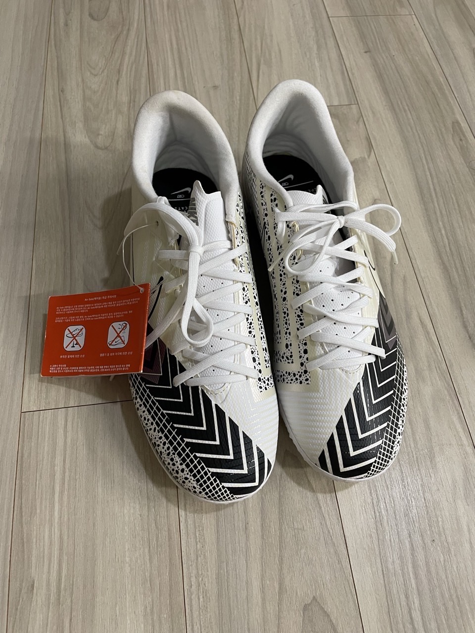 정품 나이키 축구화7.5 255 새상품