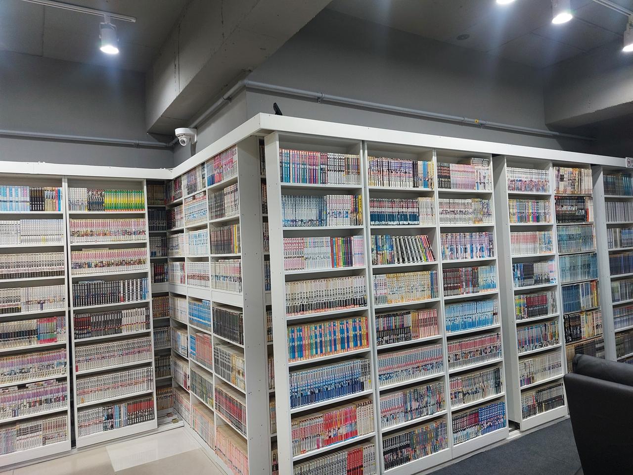 중고만화 책장 만화카페 책장 만화방 책장 중고책장 도서관 책장