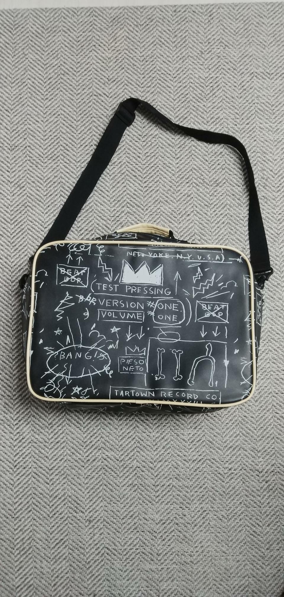 가벼운 다용도가방