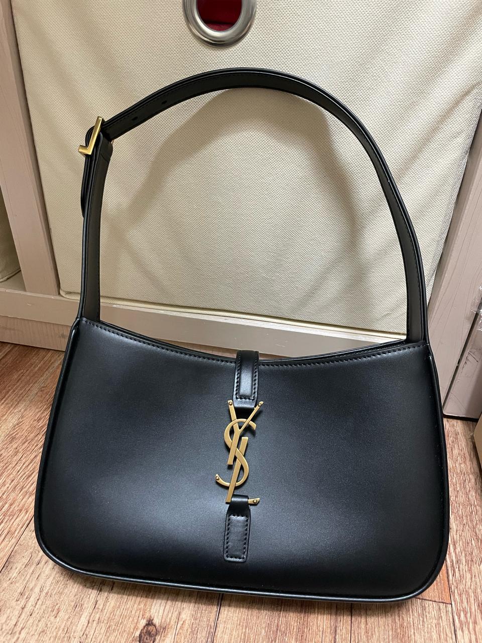 (이번 주만) 생로랑 르5아7 호보백 블랙 금장