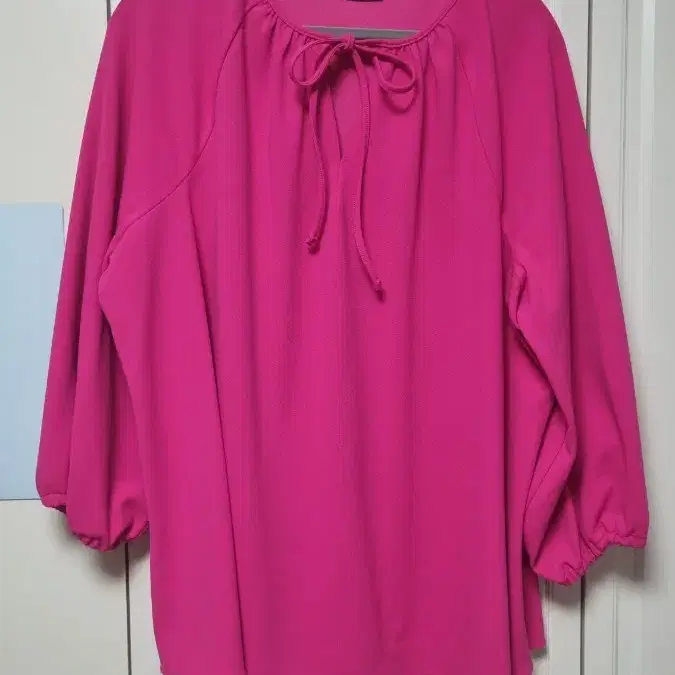 새상품 핫핑크 블라우스