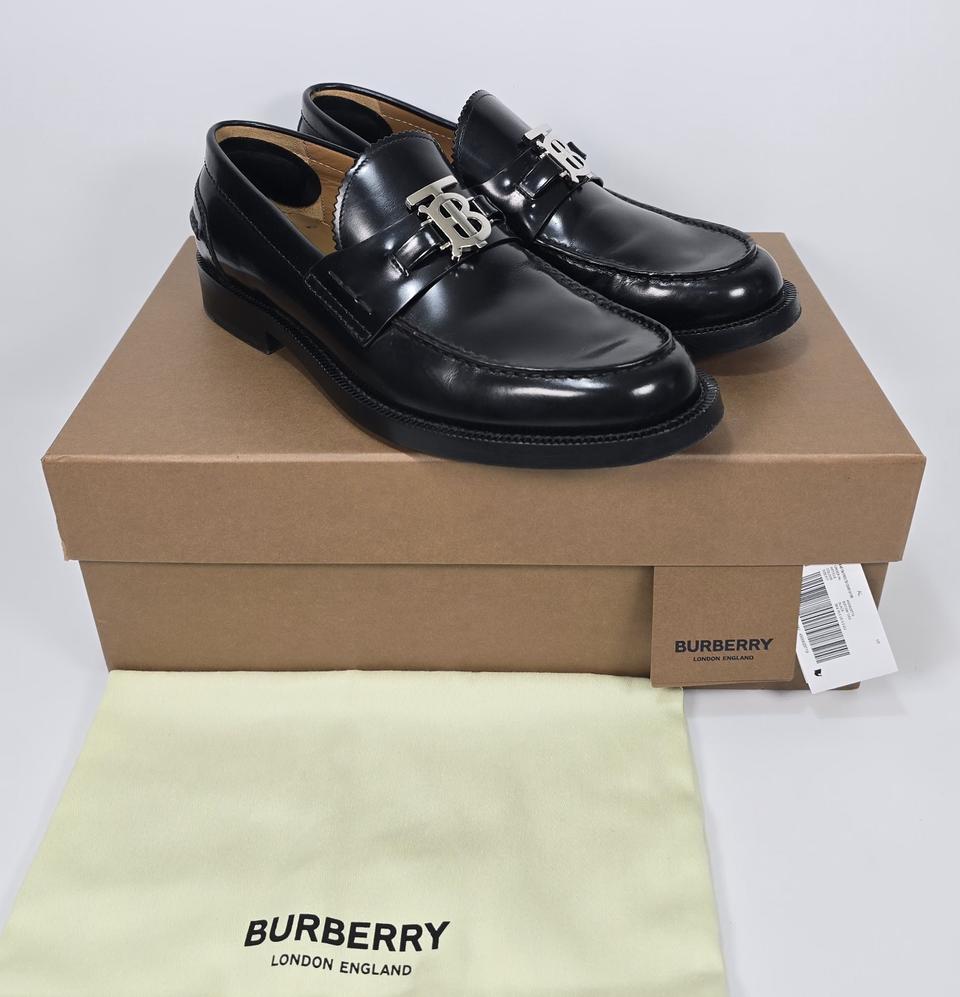 버버리 모노그램 모티브 로퍼 (250 )