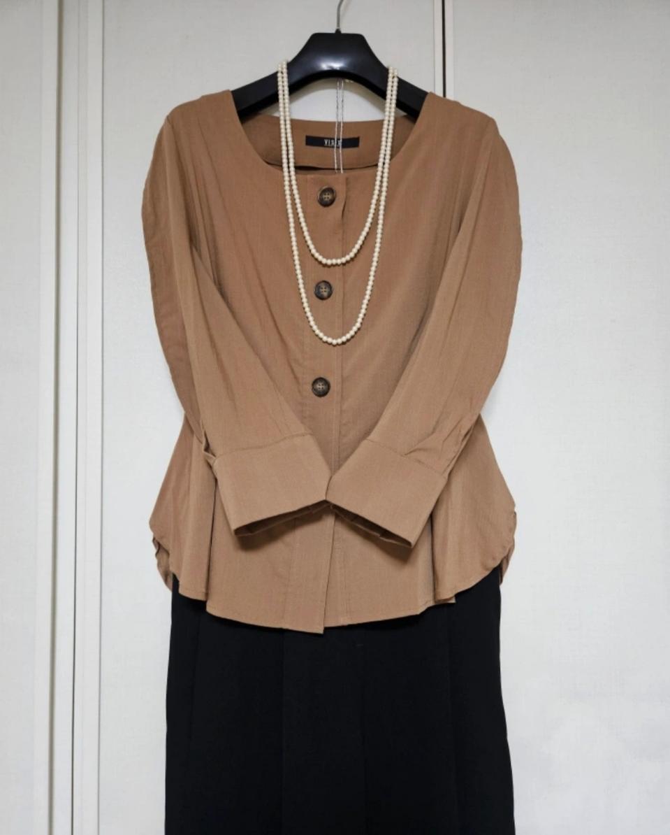 새상품) VISIT IN NEWYORK 스퀘어넥 퍼프소매 자켓 블라우스