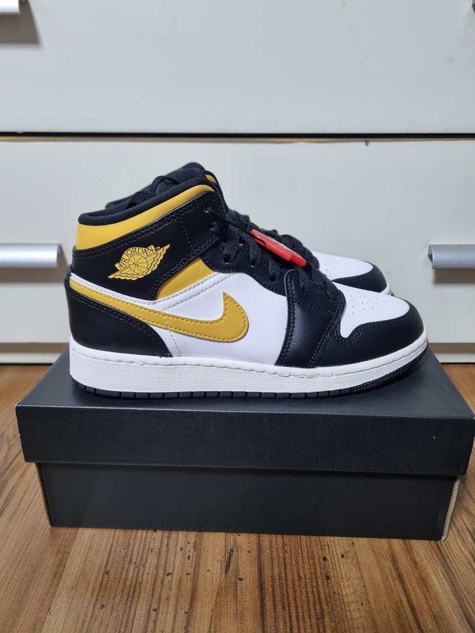 나이키 조던1 미드 폴른사이즈 230미사용 새제품직거래 분당
