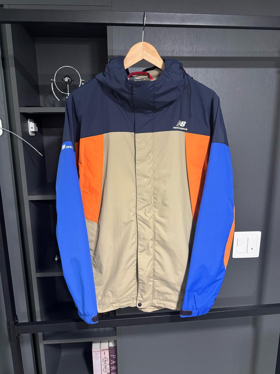 뉴발란스 캐주얼 후드 바람막이105