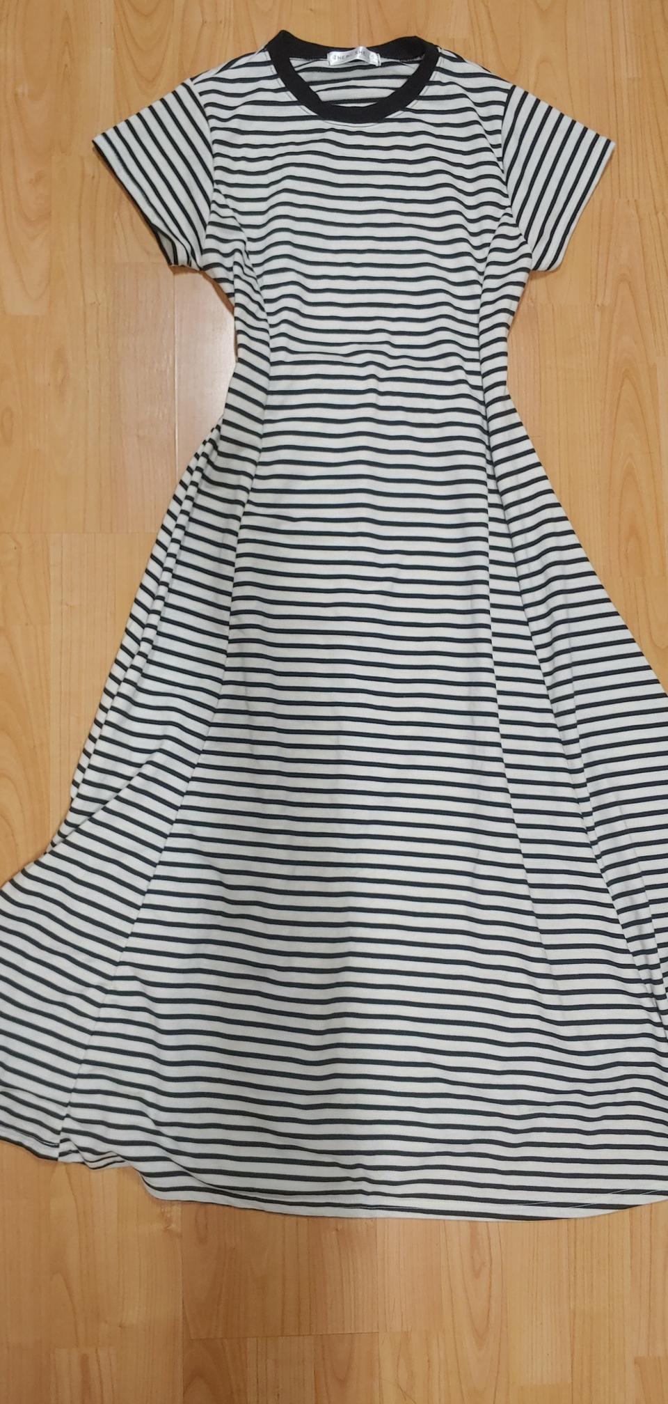 떳다그녀 뒷트임 원피스