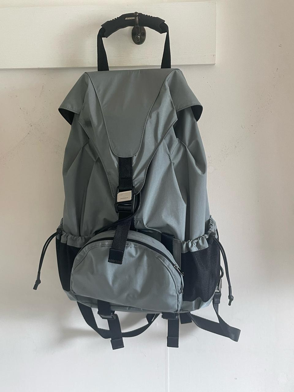 아더에러 Badin 바딘 백팩 그레이