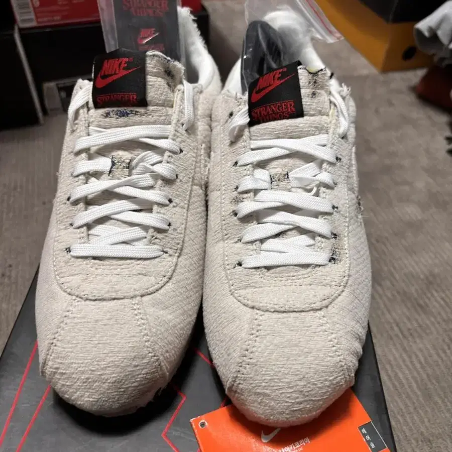 나이키 코르테즈 기묘한이야기