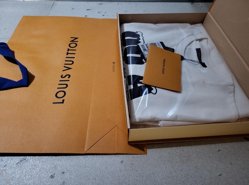 루이비통 킥플립 프린티드 티셔츠