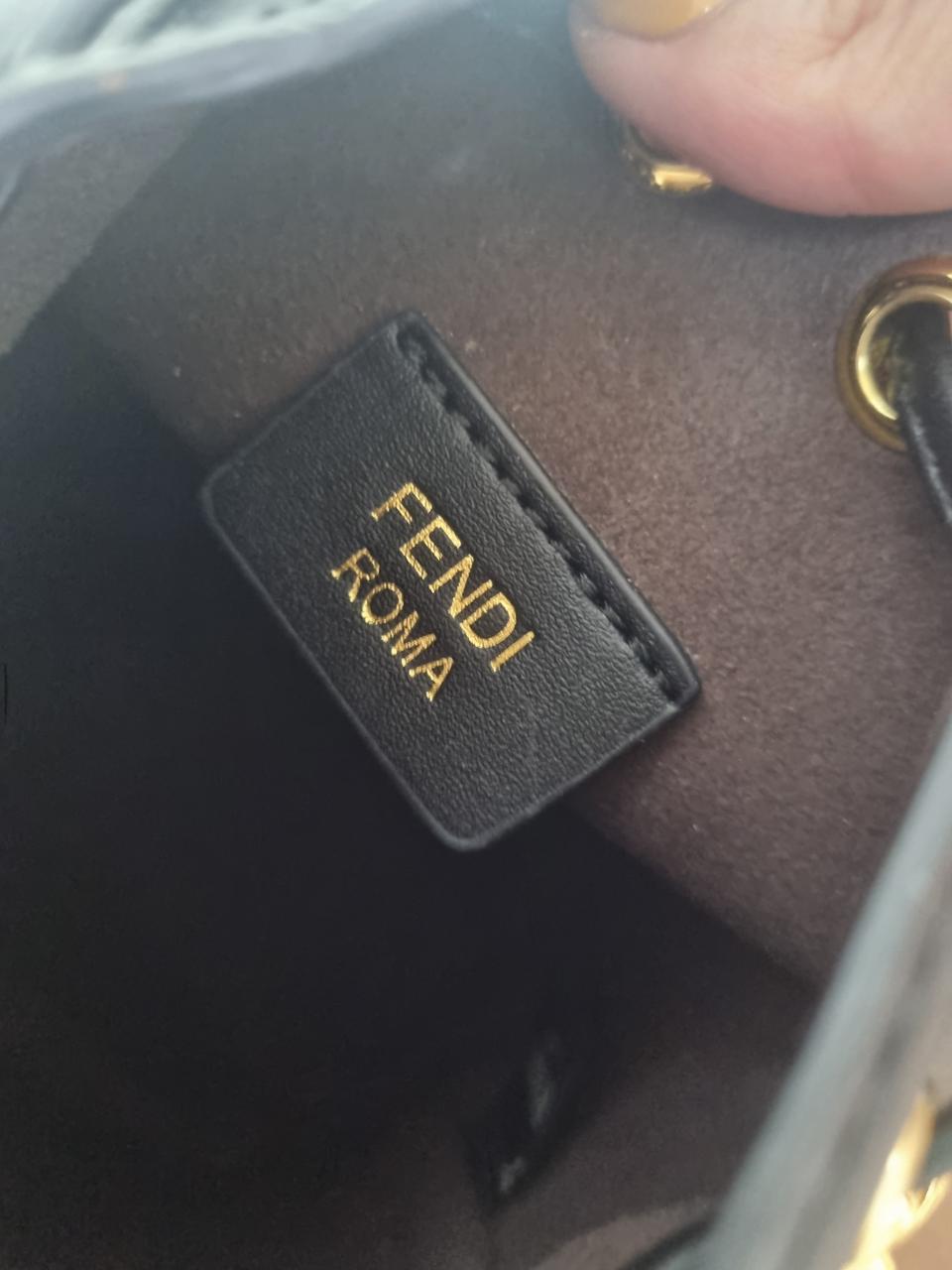 몬트레조스타일 버킷백 미니사이즈 블랙색상입니다