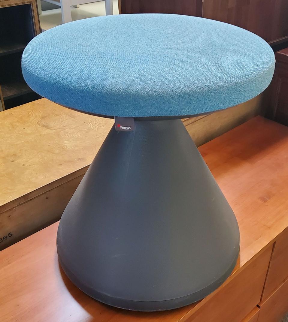 퍼시스 펑거스 스툴 회전의자