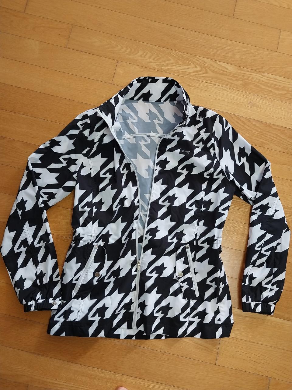 루이까스텔 여성 사파리 넥 바람막이 점퍼