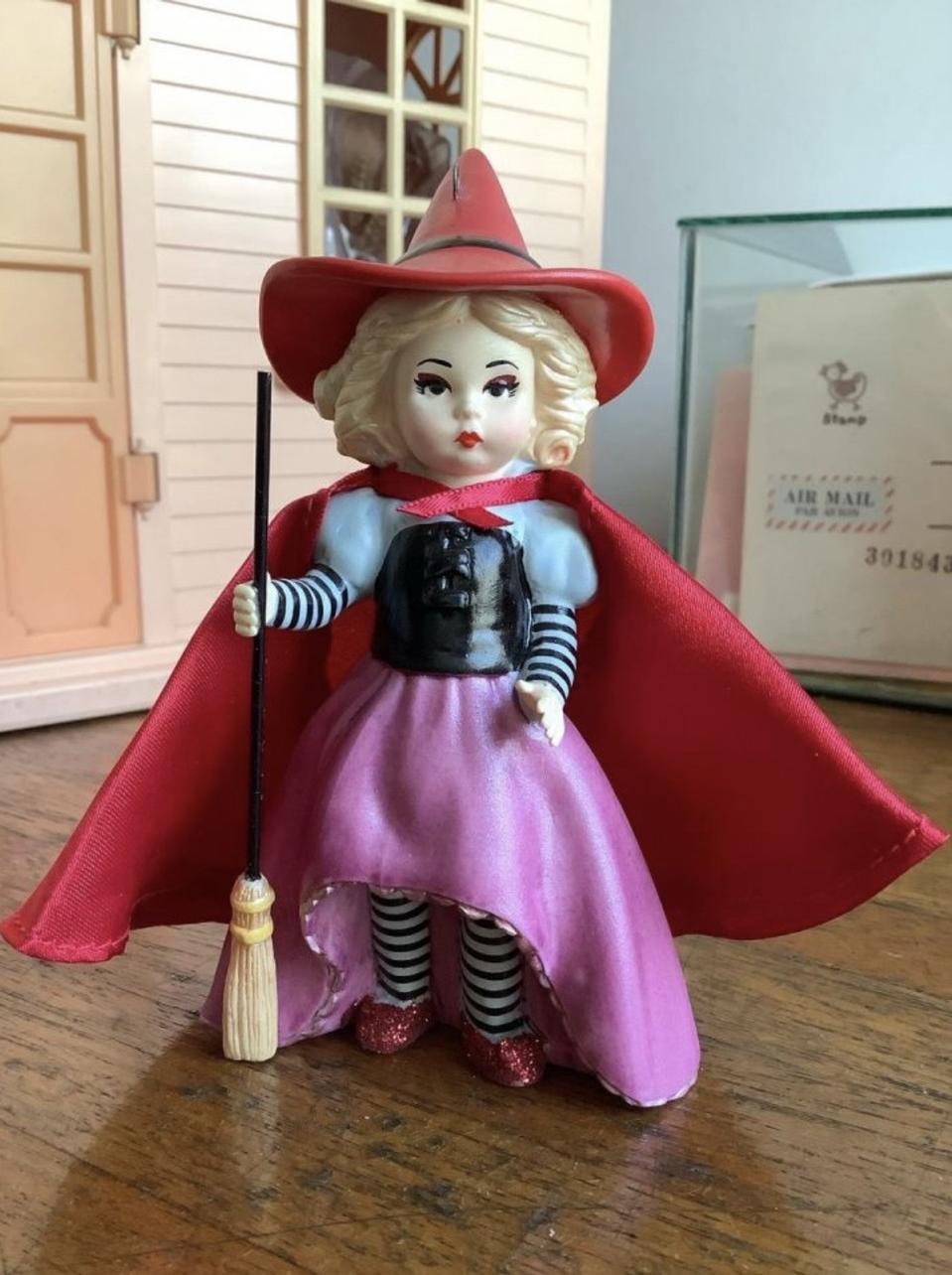 마담알렉산더 미니어처 빗자루 마녀