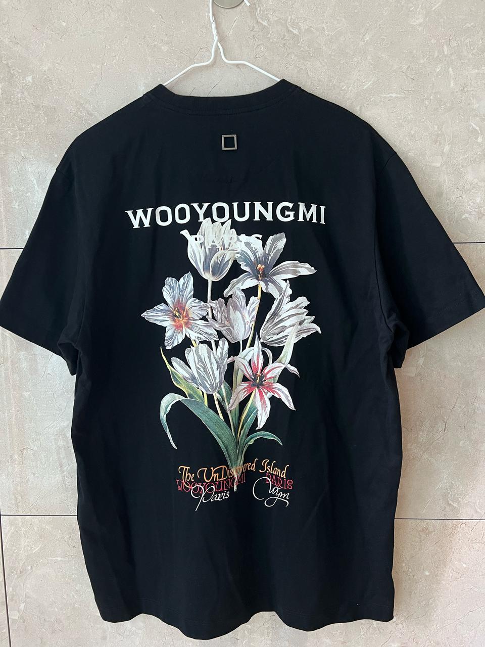 (새상품) 우영미 24ss 플라워 백로고 반팔티