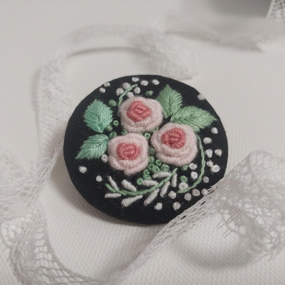 프랑스자수 브로치