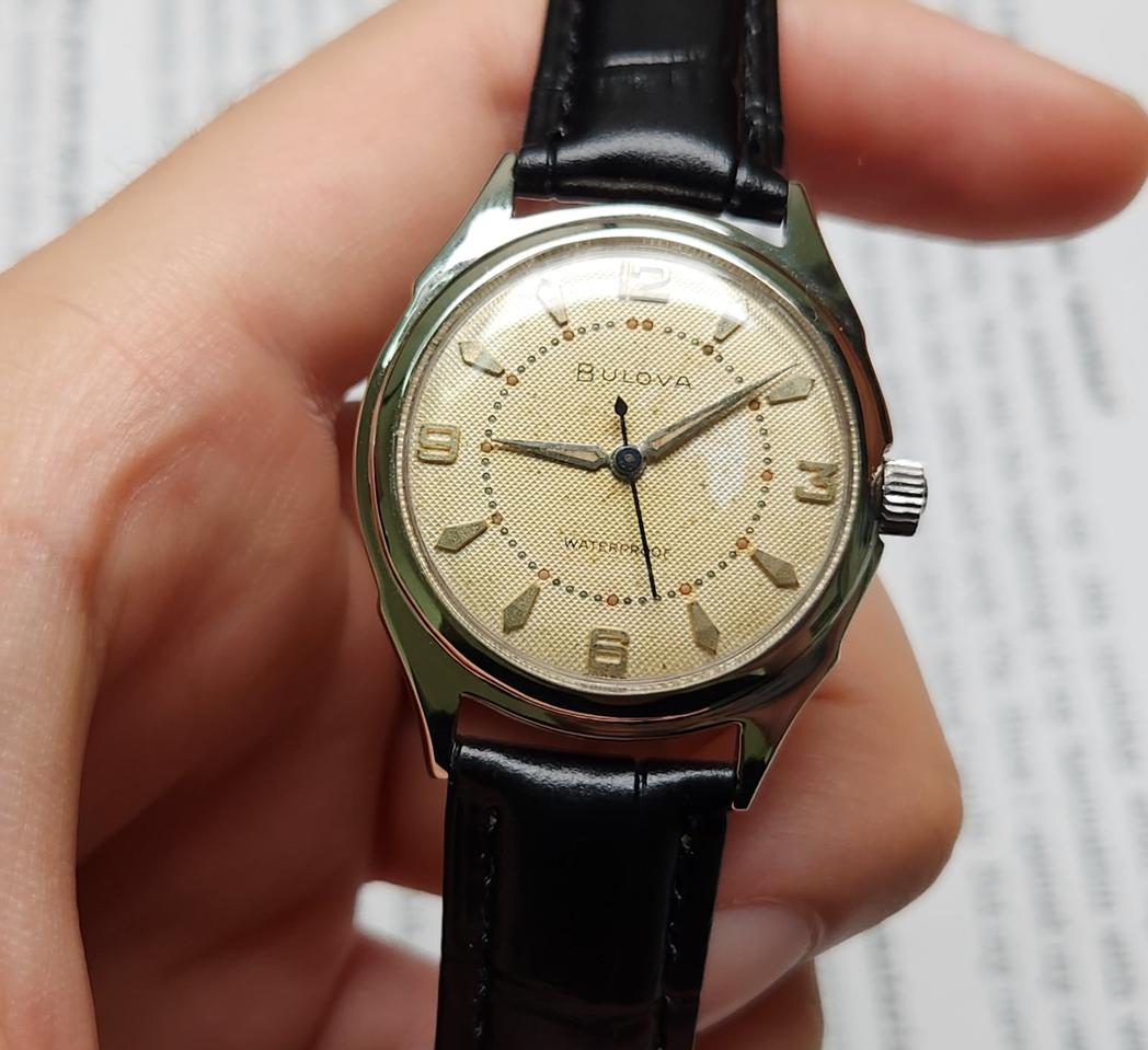 빈티지 부로바 밀리터리 수동 시계 (쪽바늘+블루초침+희귀 인덱스 조합)