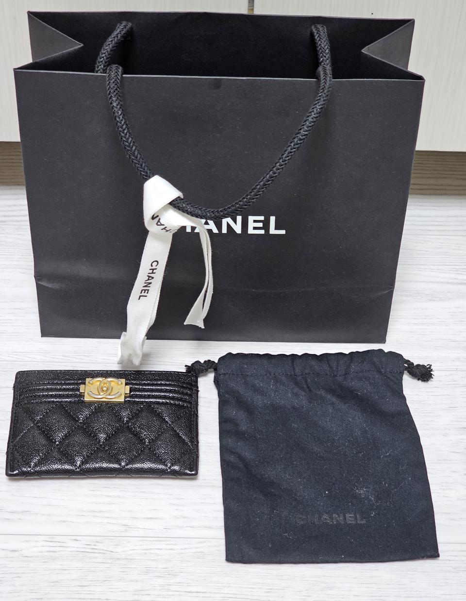 정품 샤넬 금장 캐비어 보이 카드슬롯