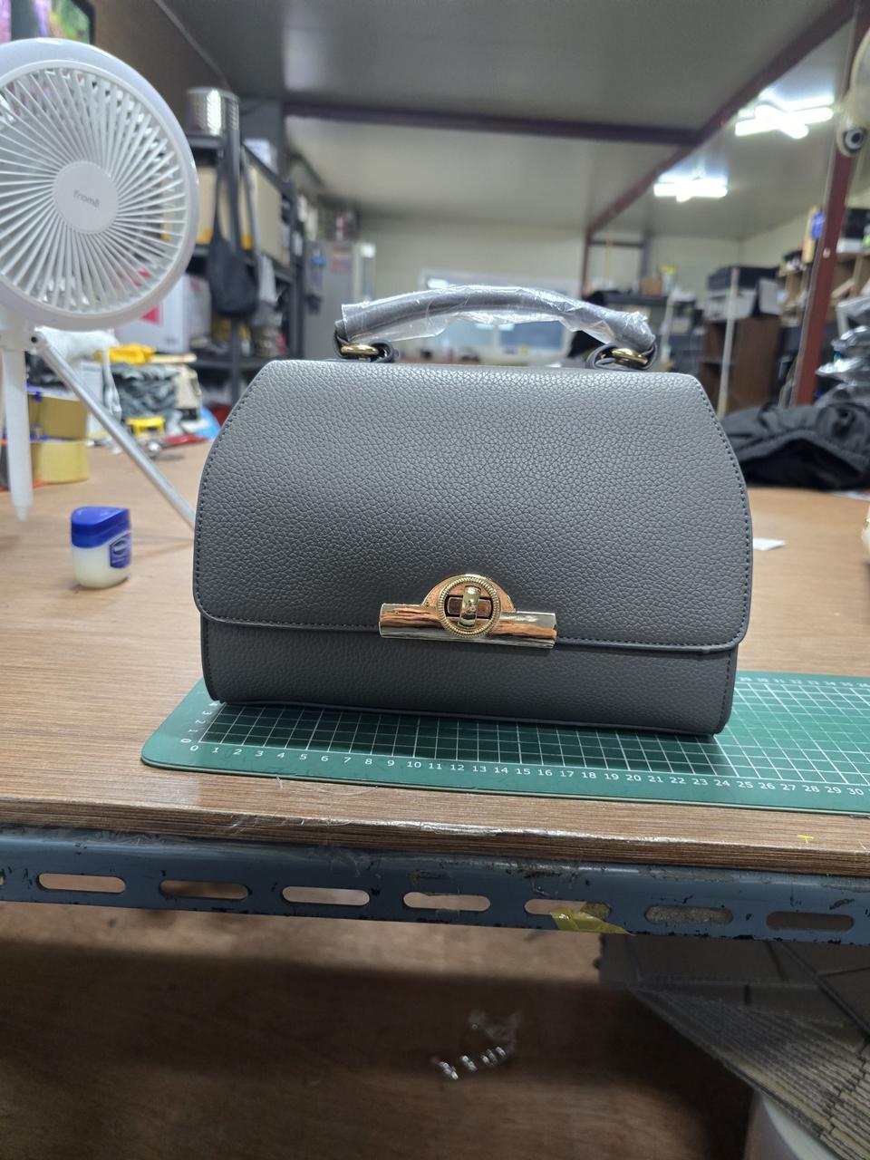 처분합니다. 사용한적없음 여자가방