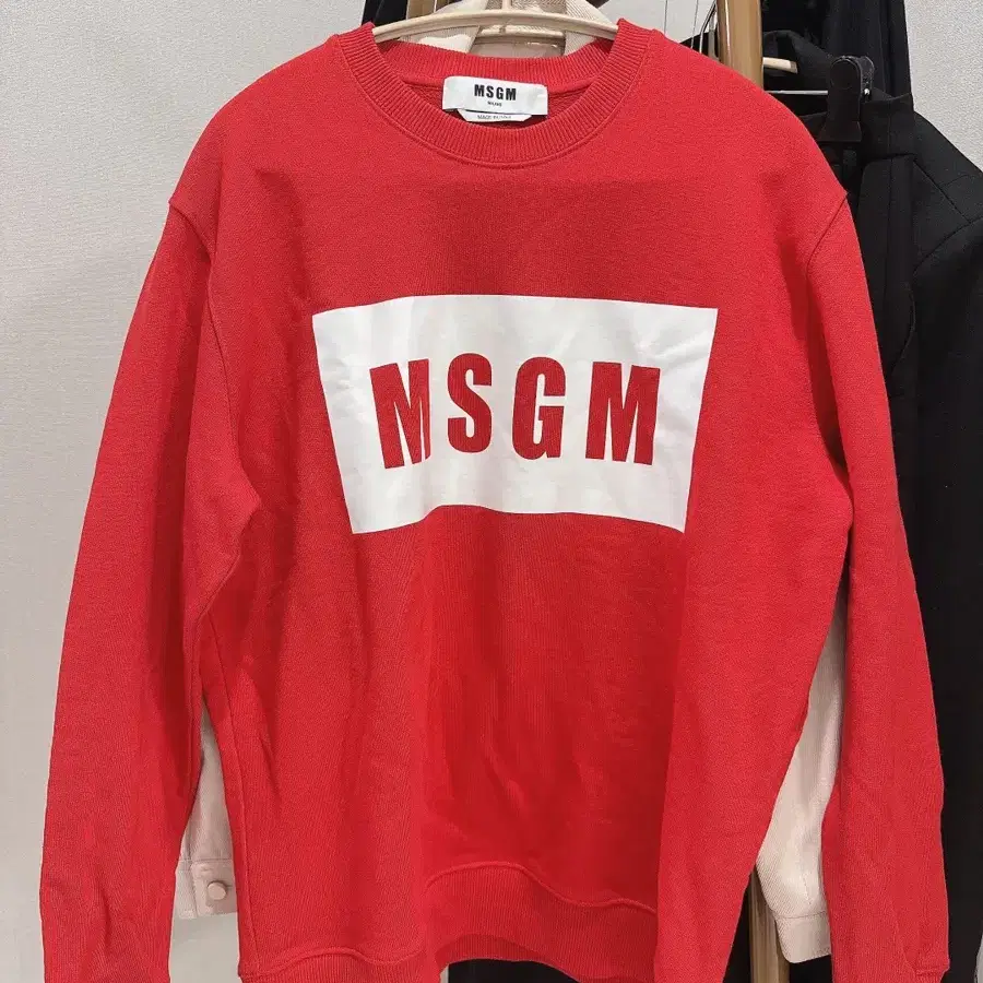 새상품급)) MSGM 로고 맨투맨 티셔츠 M 사이즈
