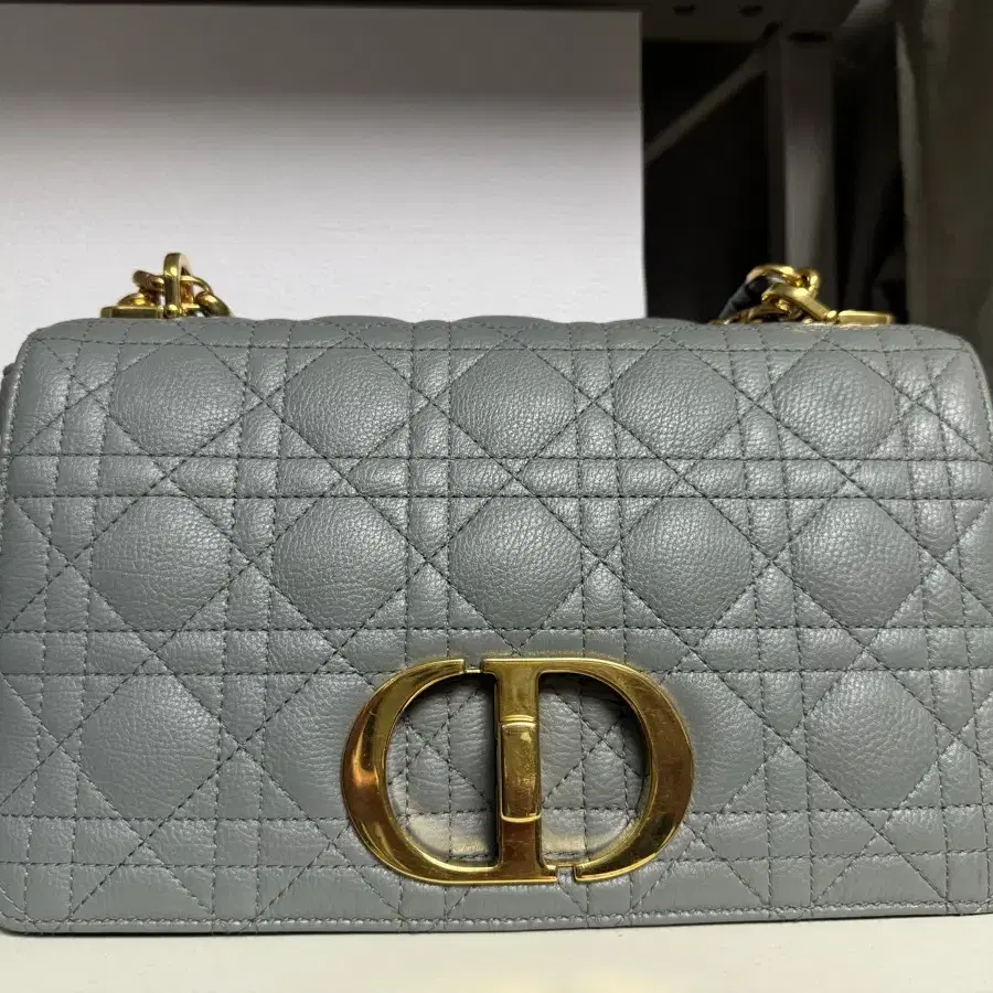 디올 카로백 미디움 그레이 컬러 판매