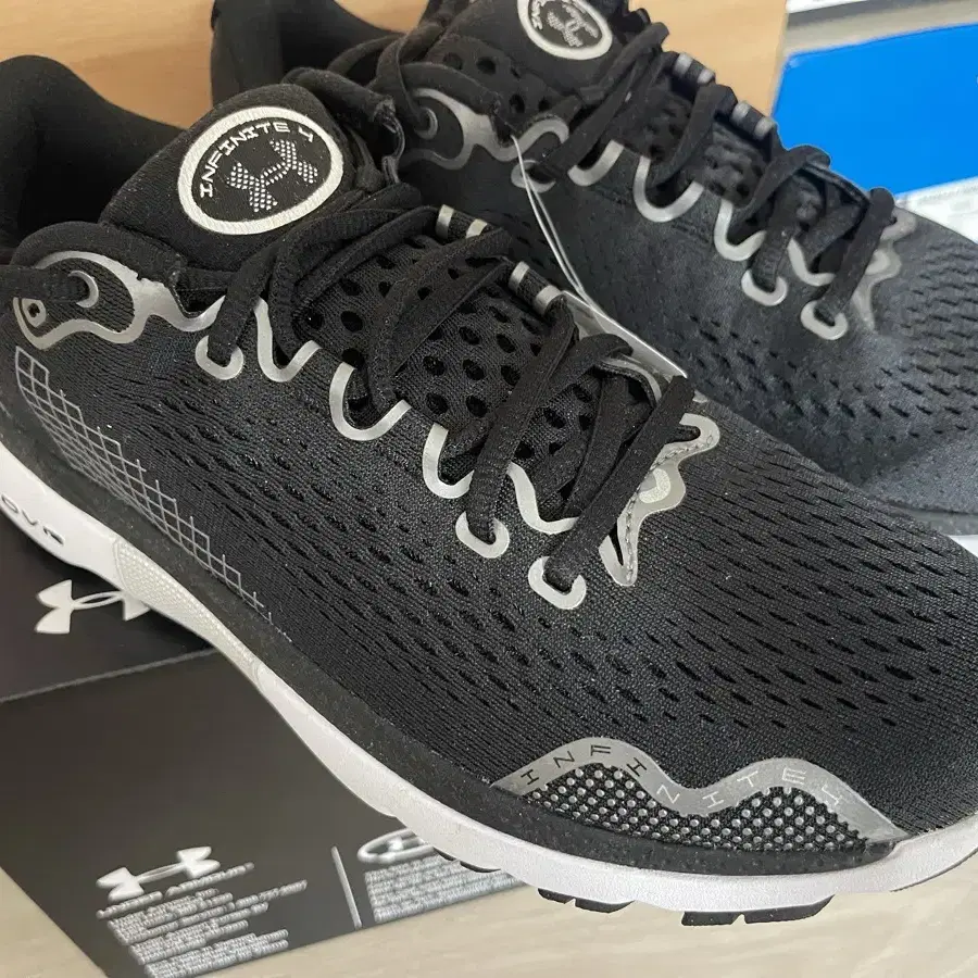 [새상품] 언더아머 남성 러닝화 HOVR 인피니트 4 (280)