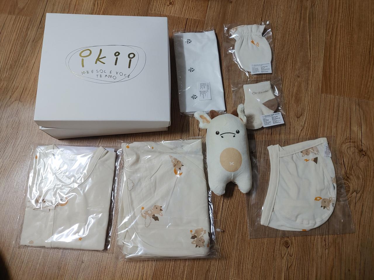 신생아 선물세트(출산선물세트아기애기배냇저고리속싸개손수건손싸개딸랑이)