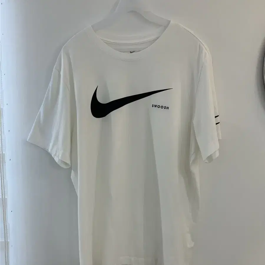 나이키 스우시 반팔티셔츠(105)