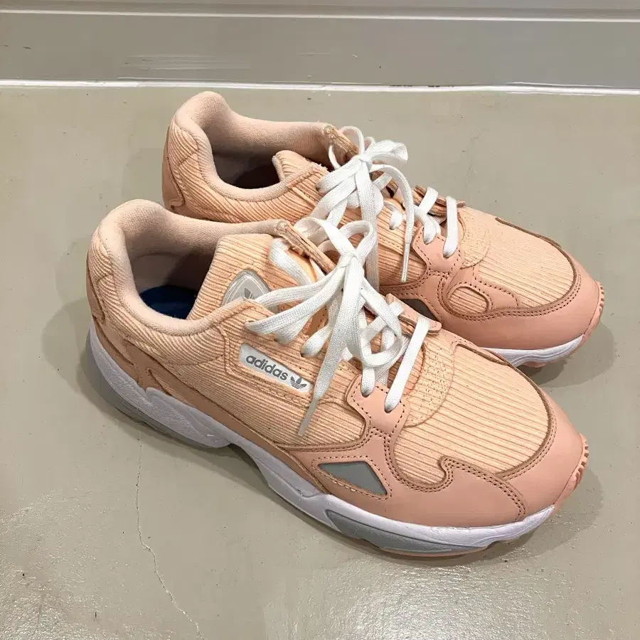 아디다스 팔콘 어글리슈즈 여성운동화 (235)