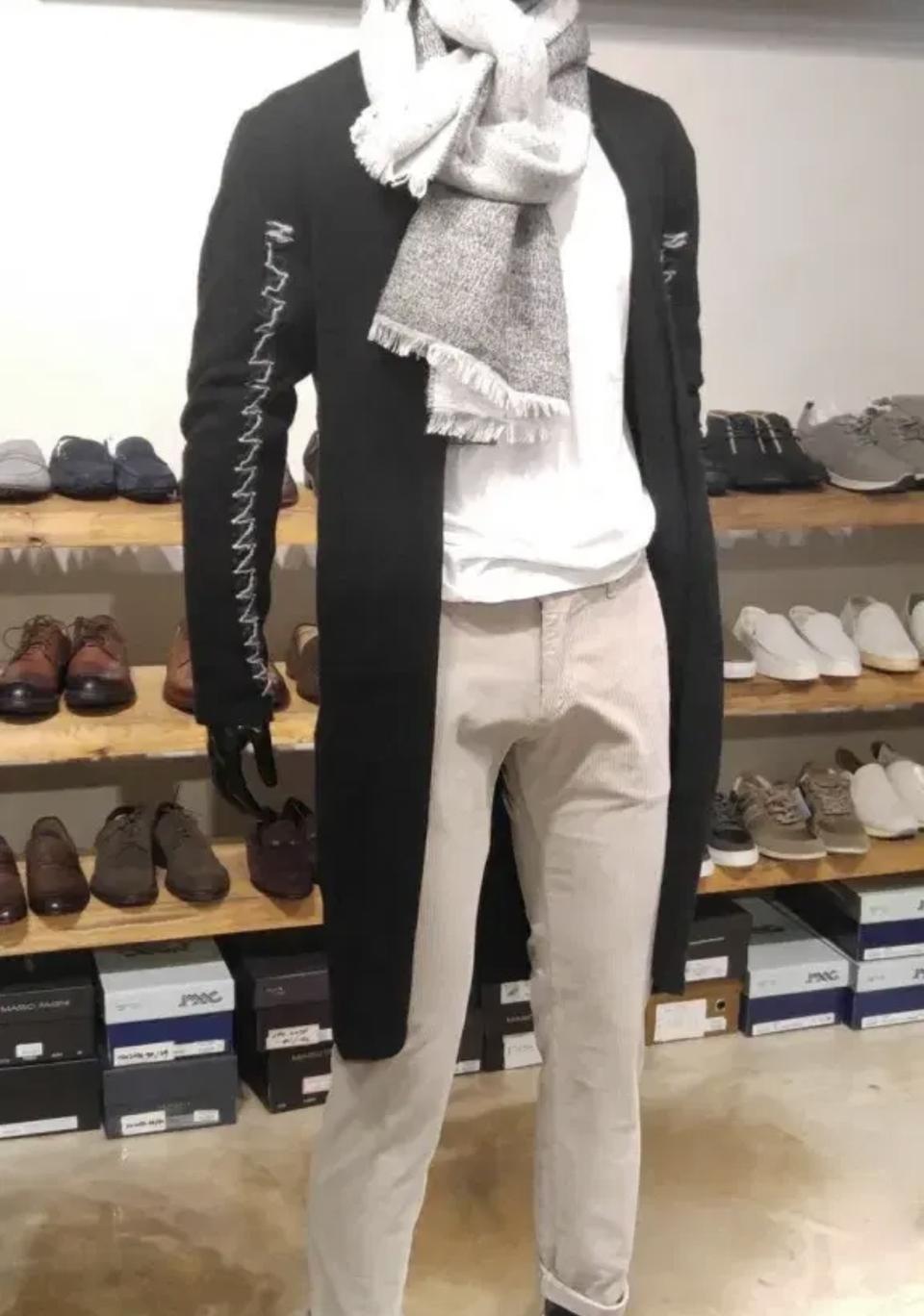 [전시 새제품] 빠니깔레 이태리직수입 빈티지자수터치 블랙오픈롱가디건