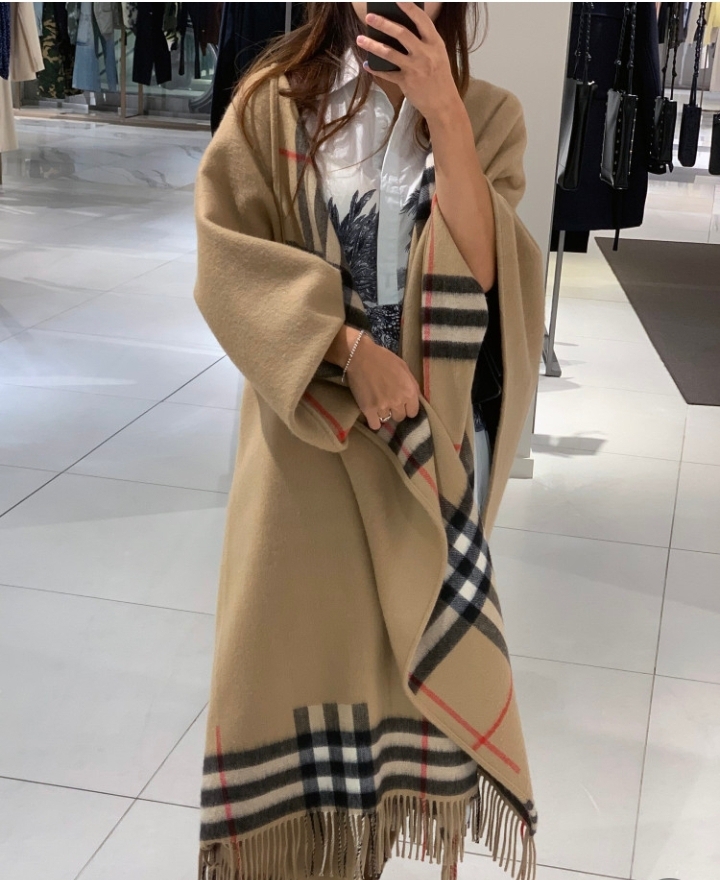 송윤하언니 버버리겨울코트♡♡