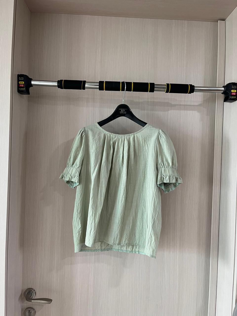 (새상품) 연두색 반팔 블라우스