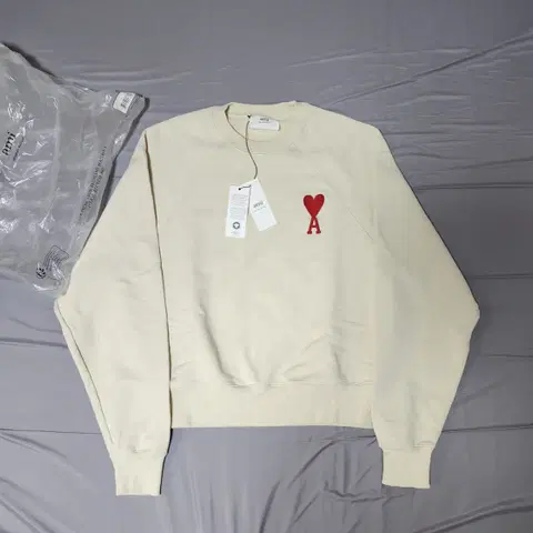 [M] 정품 아미 빅로고 하트 맨투맨 아이보리