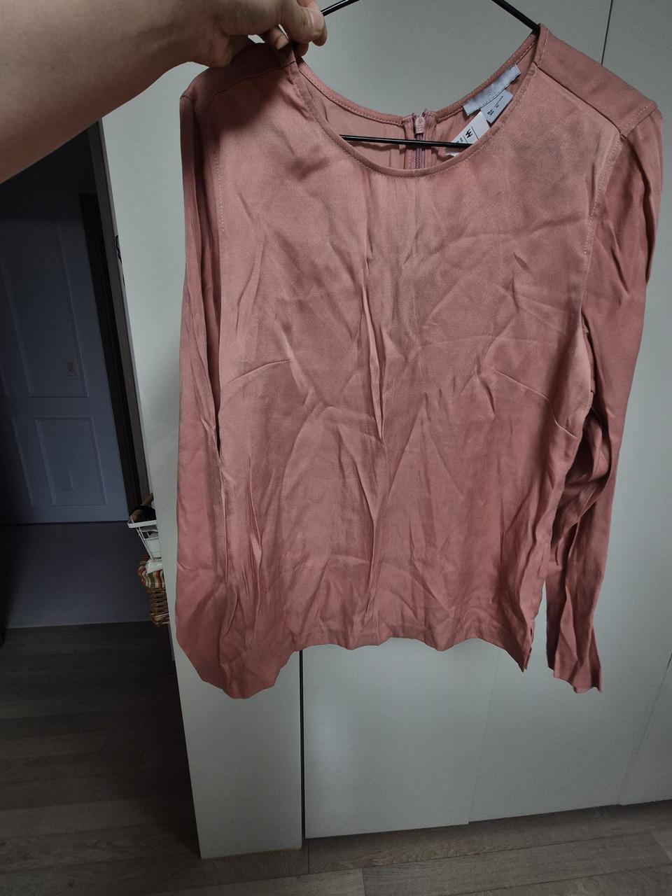 택달린새옷 H&M 실키한블라우스(55-66반