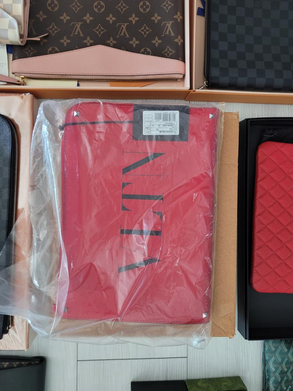 발렌티노 새상품 풀박 귀한색상 정품