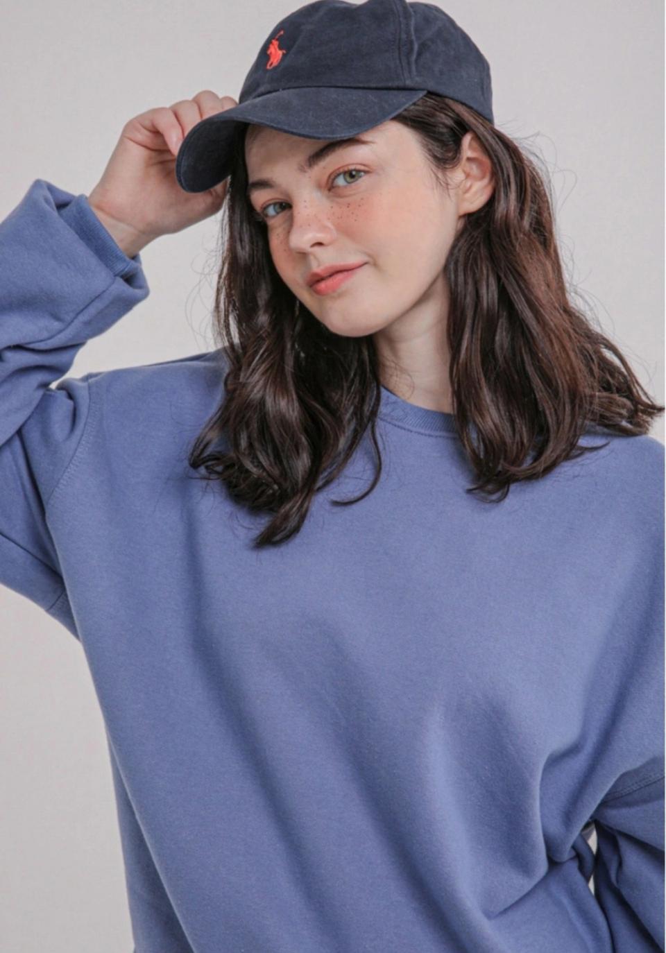 새상품  오버핏 맨투맨  반값에 드려요