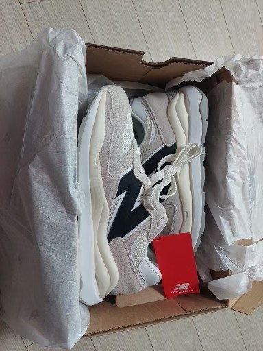 쿨거시9만9천택포! 미착용 새제품 뉴발란스 공용 운동화 260