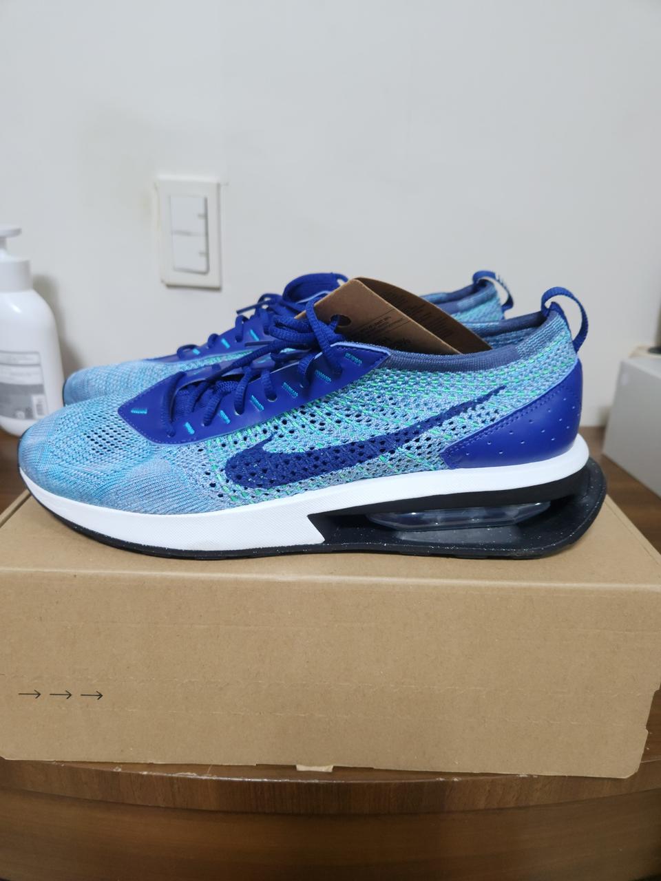 나이키 플라이니트 레이서 285사이즈