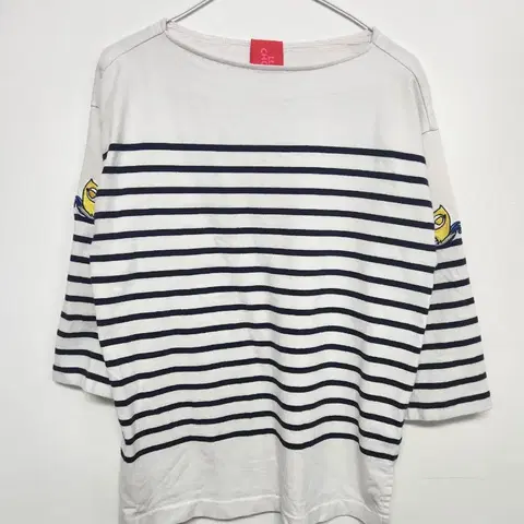 럭키슈에뜨 스트라이프 7부 티셔츠 블랙 밑단절개