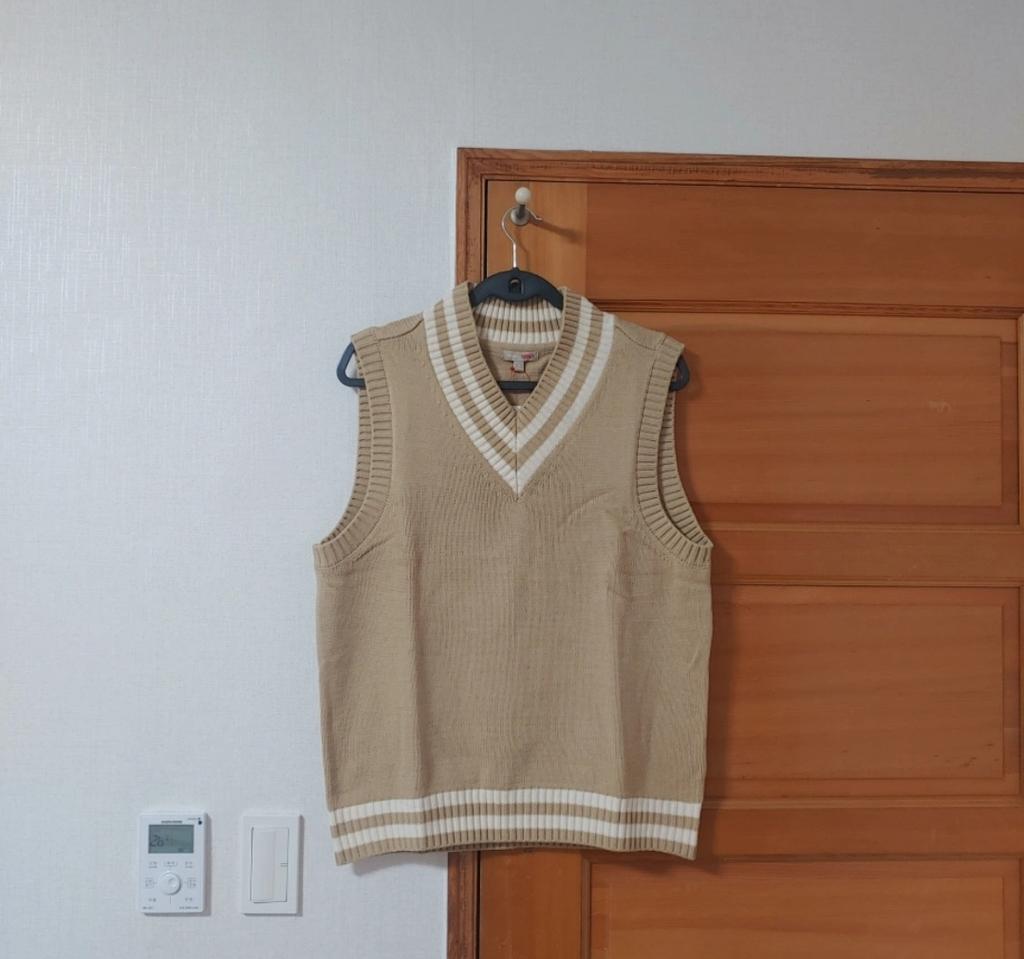 가격인하!M 니트조끼 새상품 10000원!