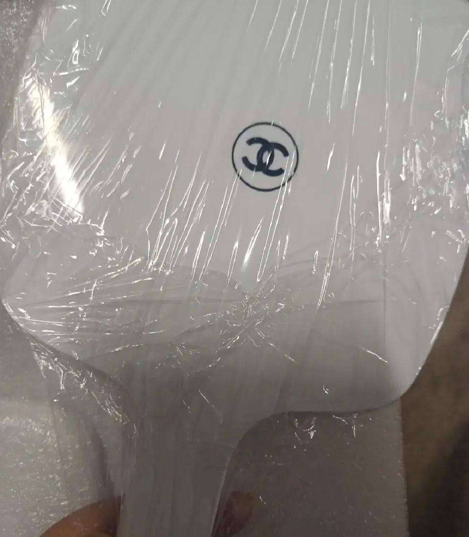 샤넬뷰티 손잡이 거울 새제품