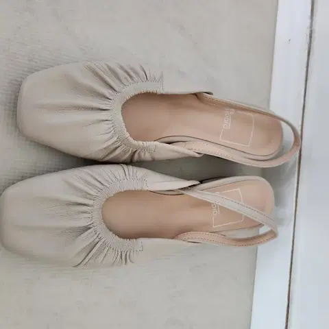 엘리자베스 스튜디오 230사이즈 새제품