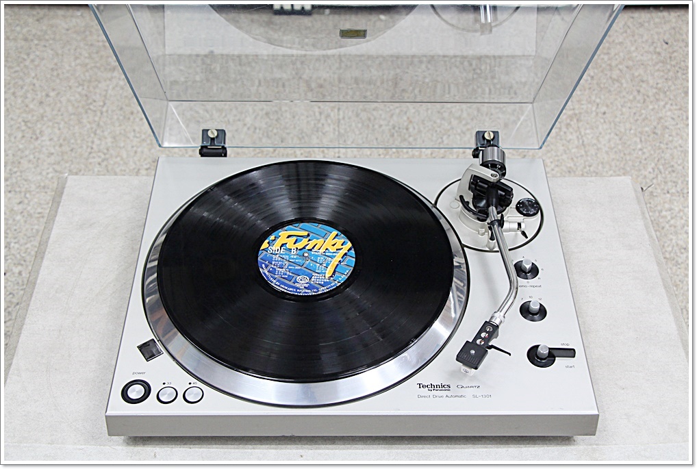 테크닉스(TECHNICS) 전자동 다이렉트 턴테이블 모델 SL-1301