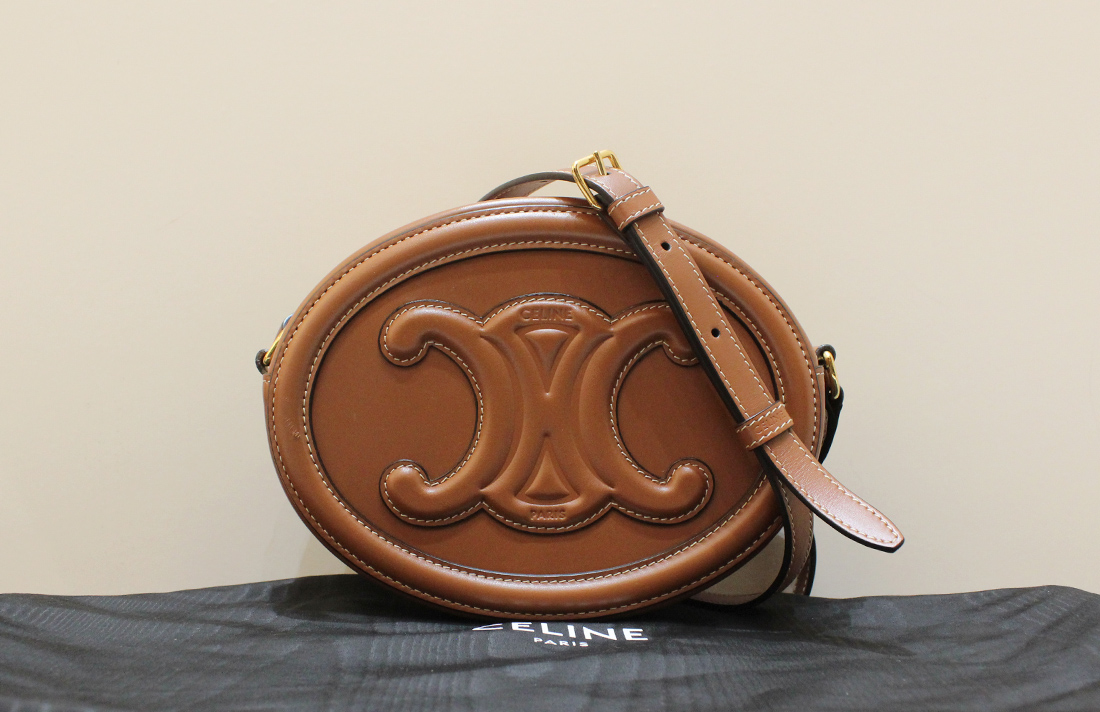 [중고명품다올] 셀린느 퀴르 트리옹프 오벌 펄스 탠 라지 198603