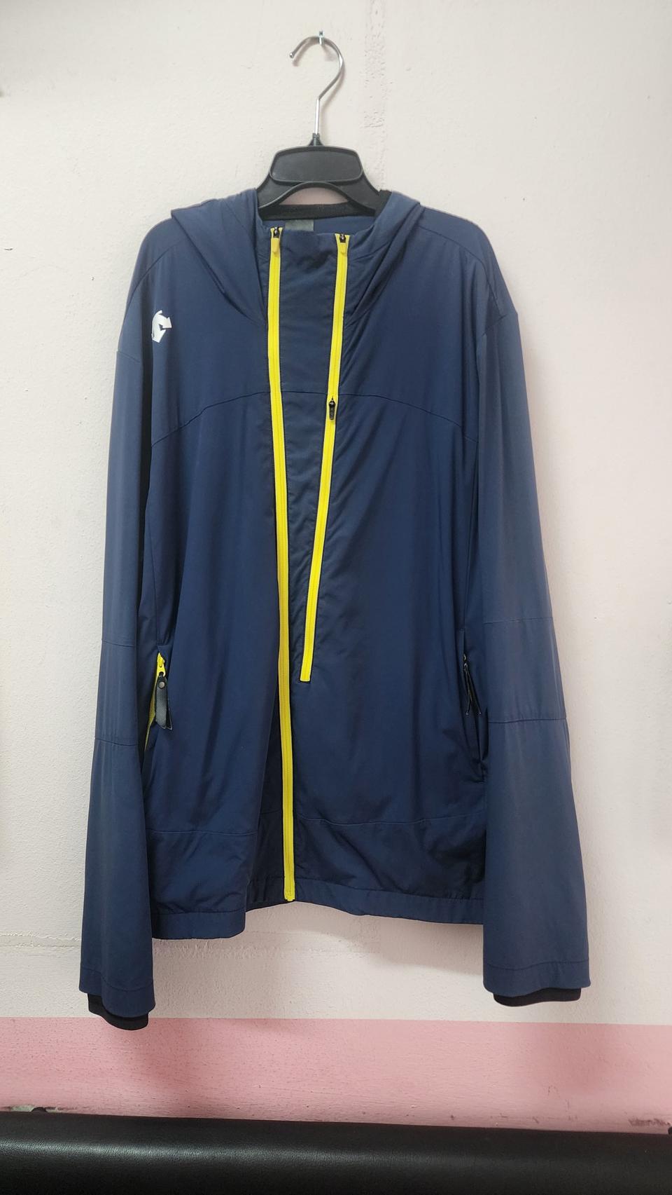 데상트후드집업바람막이