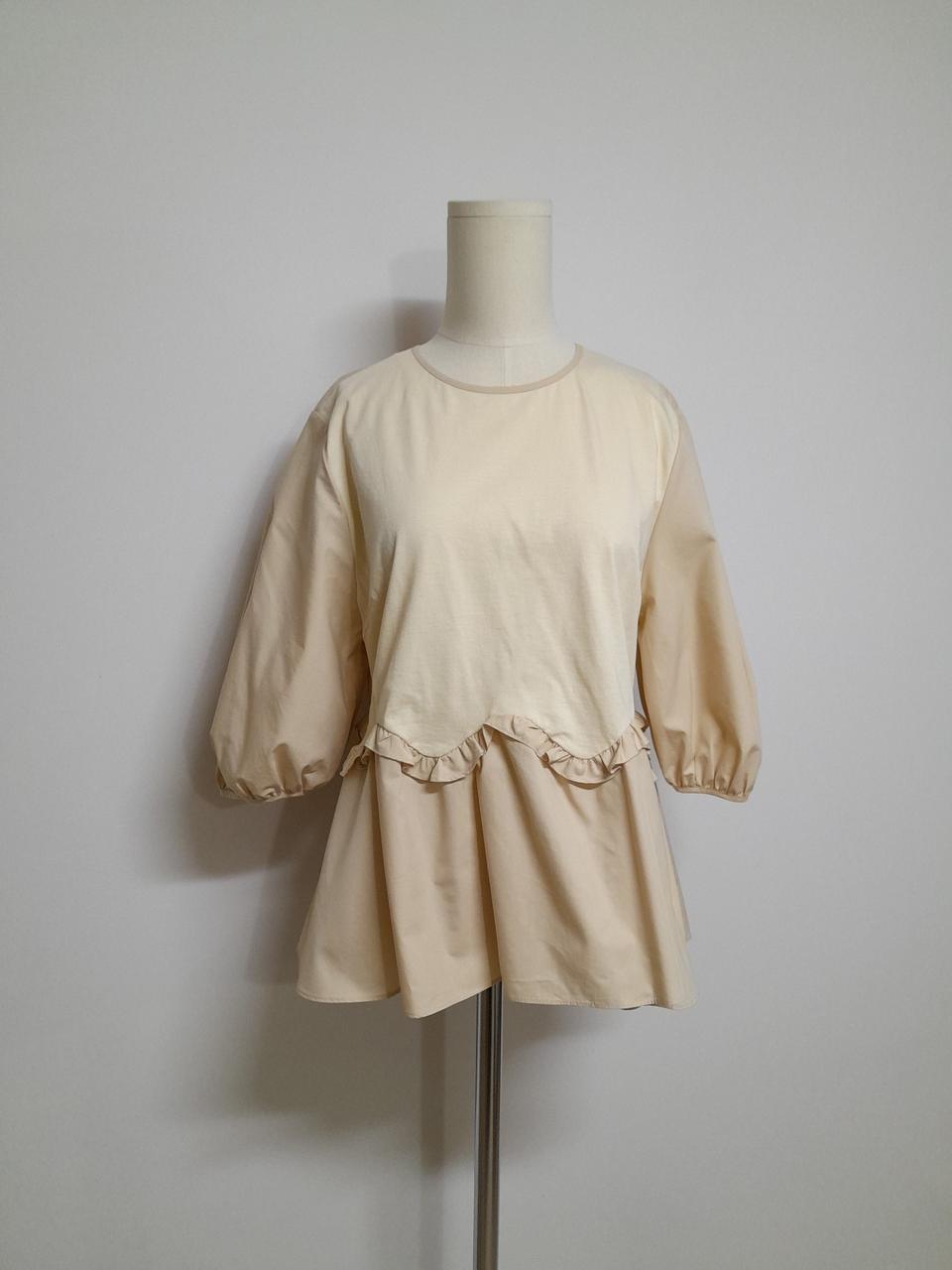 한섬 톰그레이하운드 코튼 프릴 블라우스