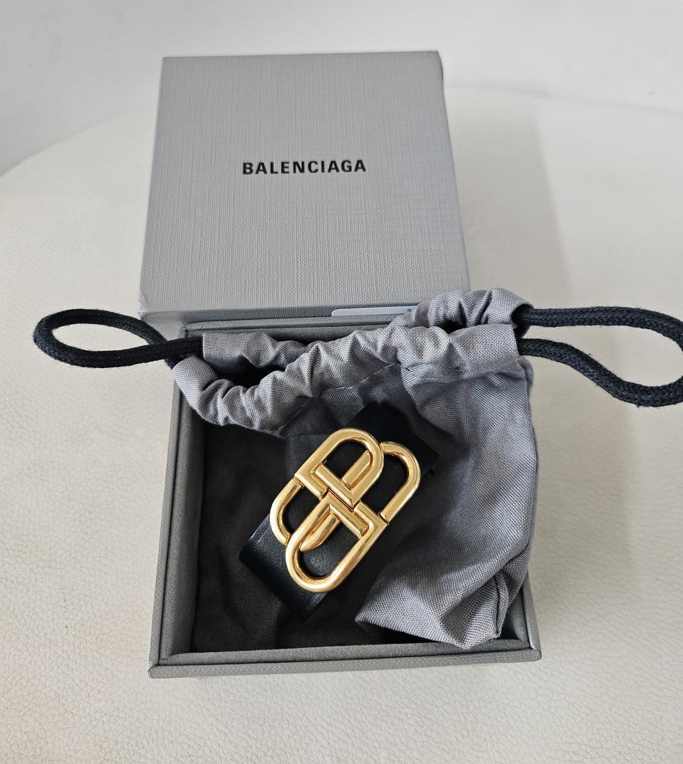 발렌시아가  레더 팔찌(새상품)