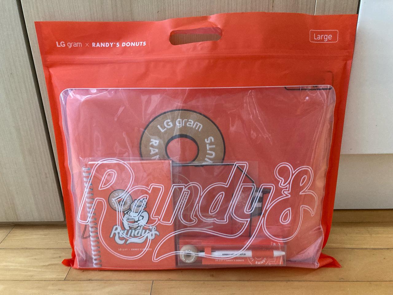 랜디스 도넛 굿즈 노트북 파우치